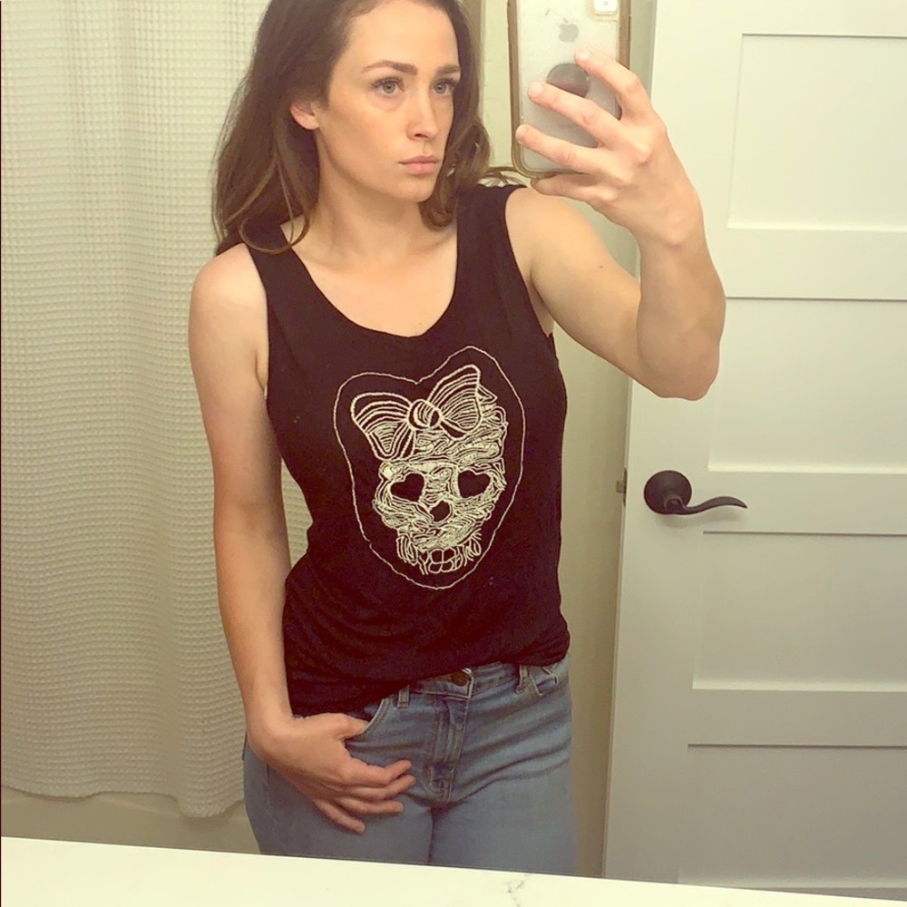 Skull with bow black tank top Med
